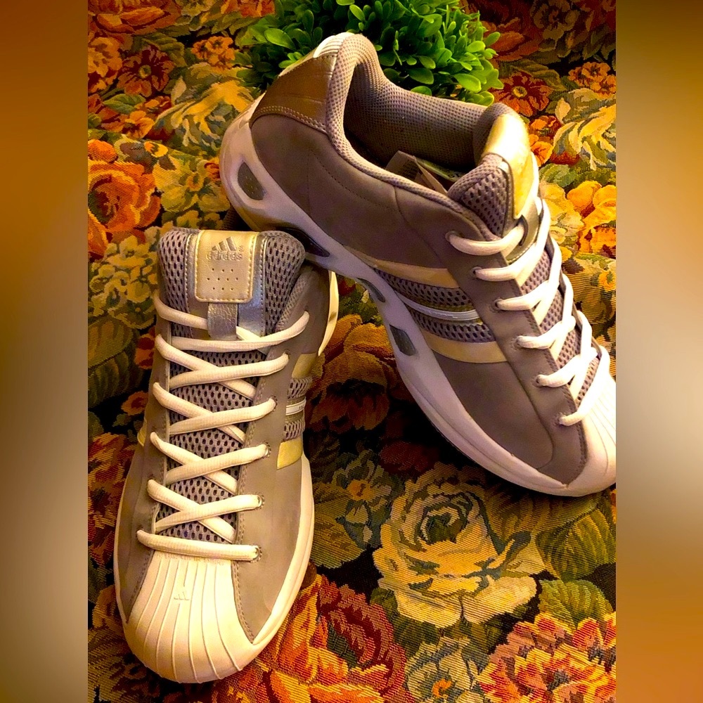Vtg. 90’s ADIDAS CLAM SHEL TOE shoes